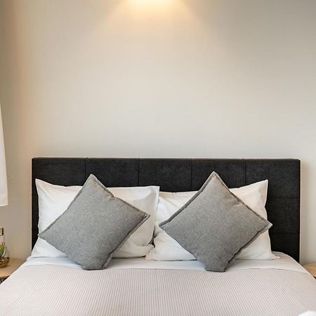 העיירה רתימנו White & Gray Apartment מראה חיצוני תמונה