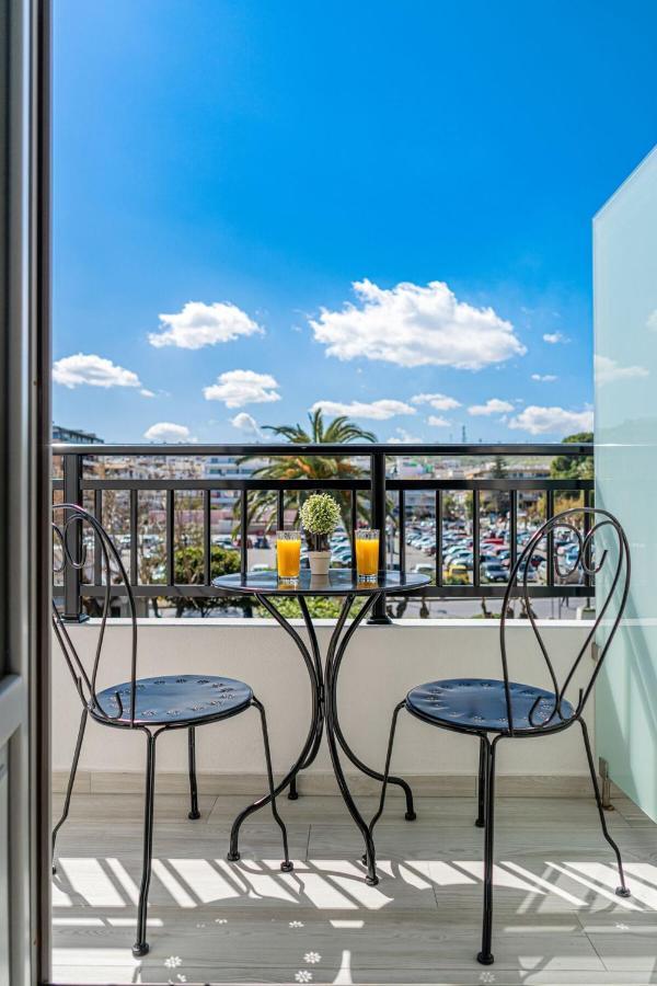 העיירה רתימנו White & Gray Apartment מראה חיצוני תמונה