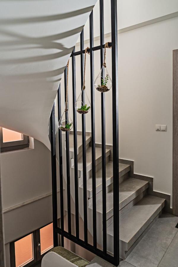 העיירה רתימנו White & Gray Apartment מראה חיצוני תמונה