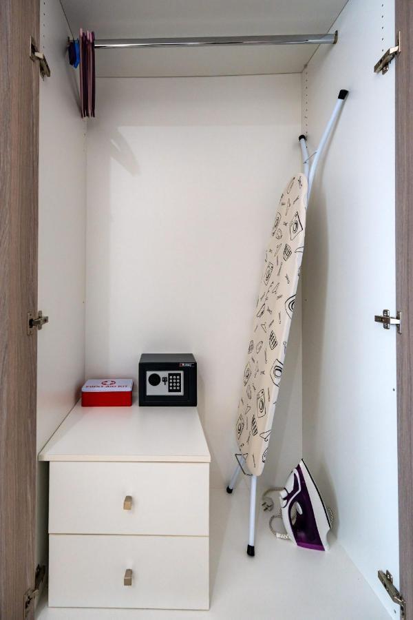 העיירה רתימנו White & Gray Apartment מראה חיצוני תמונה